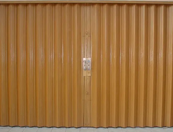 Folding gate